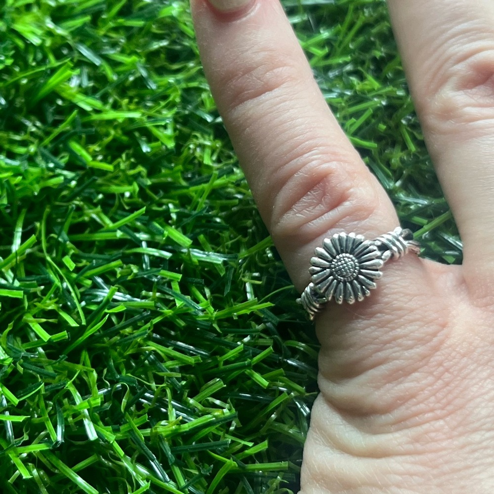 Etah Love Love Me Knot Ring Size 4